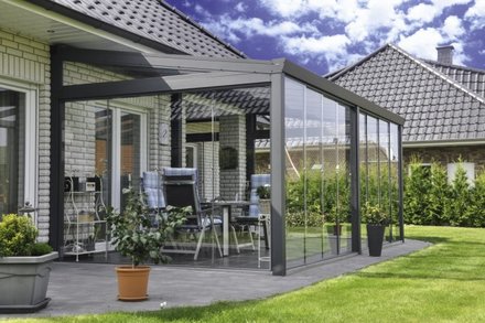 Gartenzimmer mit Glassschiebewänden Gartenzimmer mit Glassschiebewänden